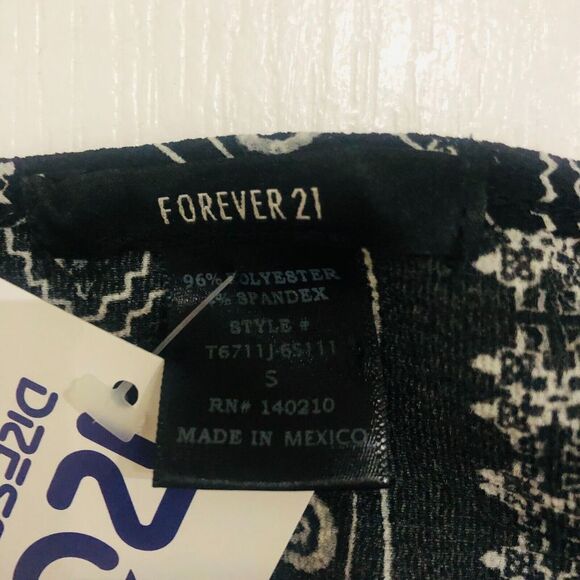 Forever 21 Women V-Neck‎ Cropped Top Flutter Sleeve Blouse BOHO Black Small NWT - Picture 4 of 6